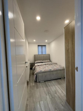 Cozy 2 Bed Property in High Wycombe Tn
